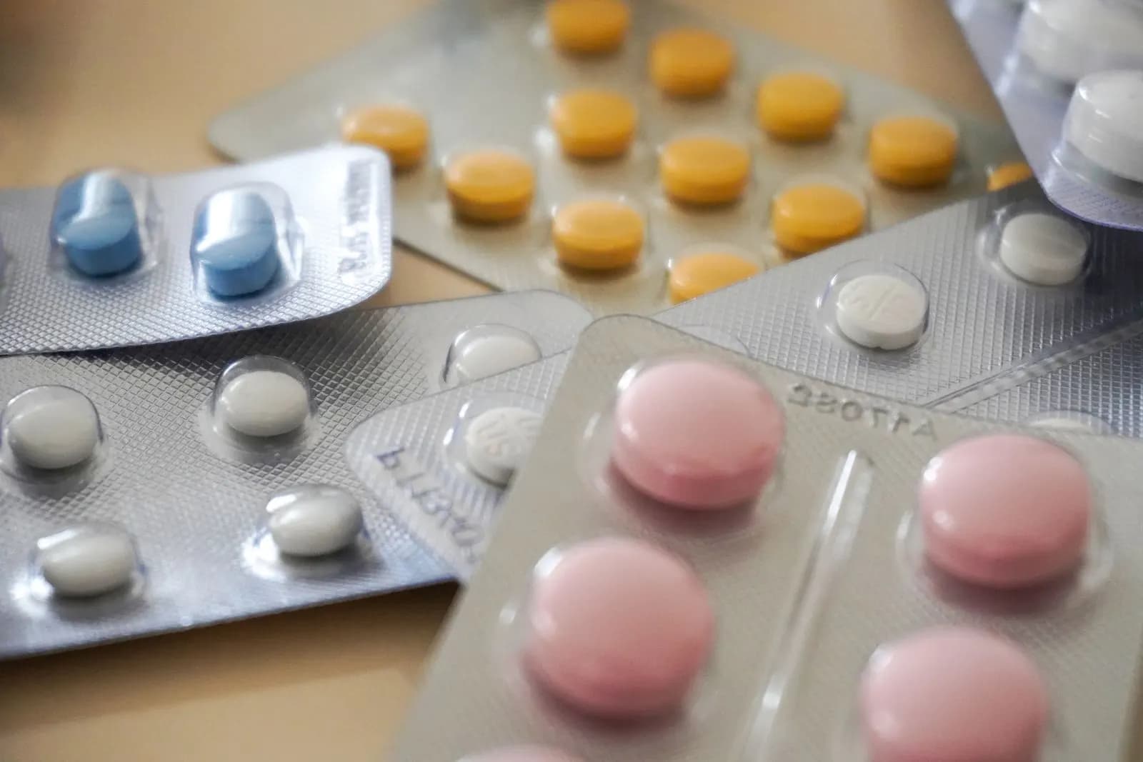 Cartelas de medicamentos de alto custo
